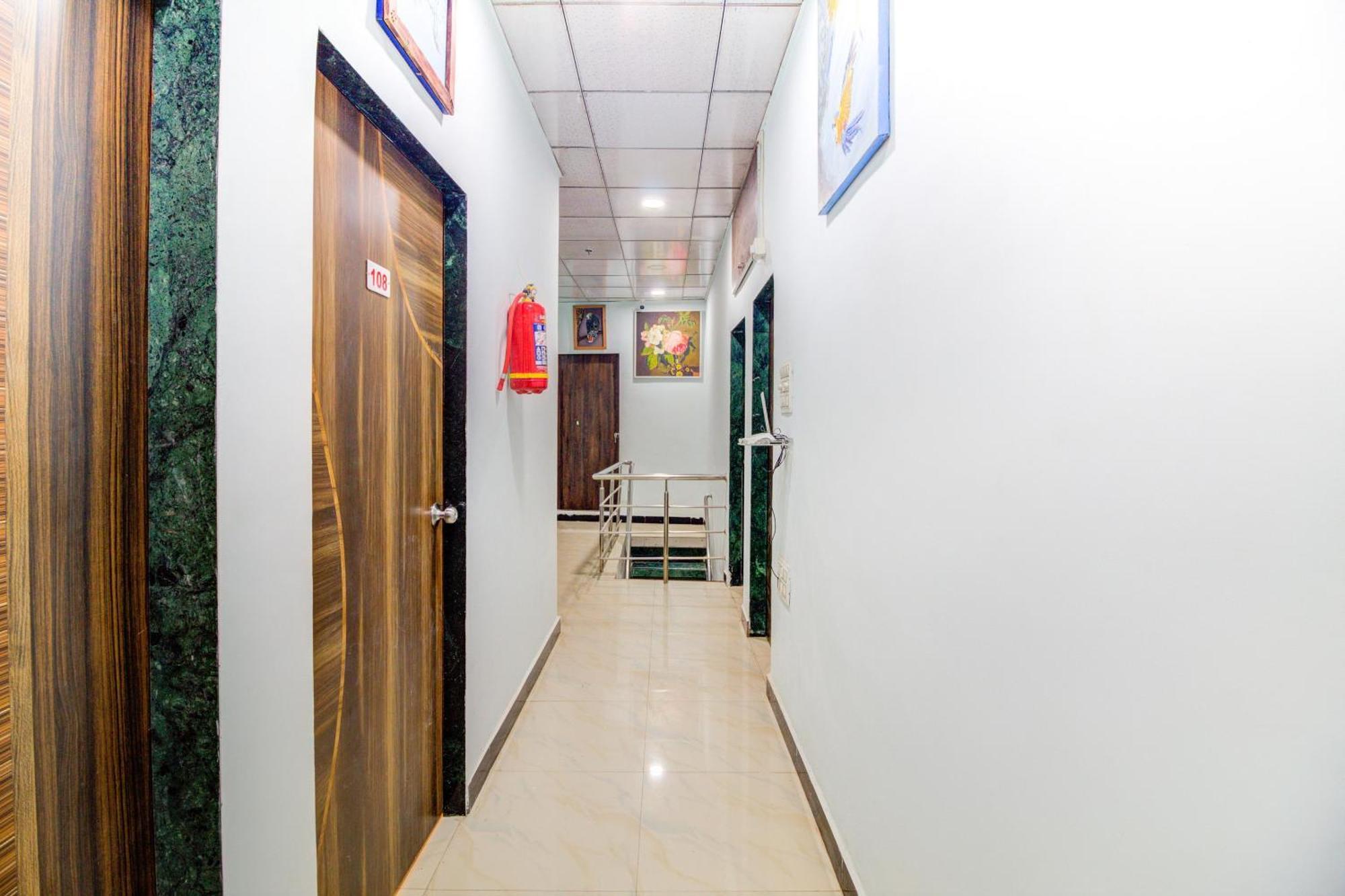 Hotel O Anjali Hotel Мумбай Екстериор снимка