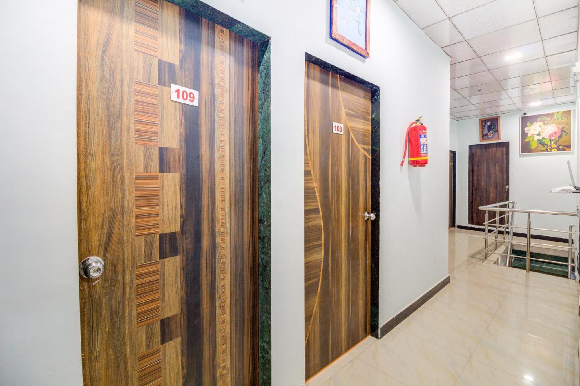 Hotel O Anjali Hotel Мумбай Екстериор снимка